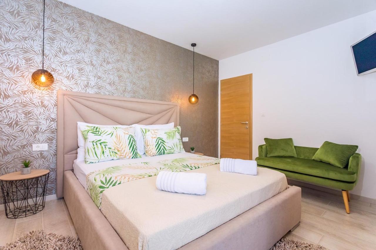 Villa Matan - Only 200M From The Sandy Beaches, Private 28M2 Pool Omiš Pokój zdjęcie